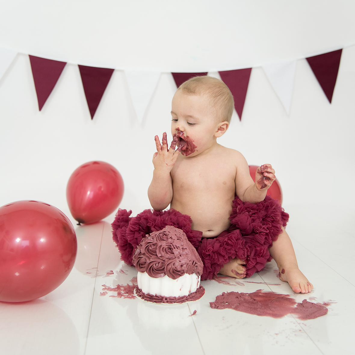vinröd smash the cake fotografering bebis barn