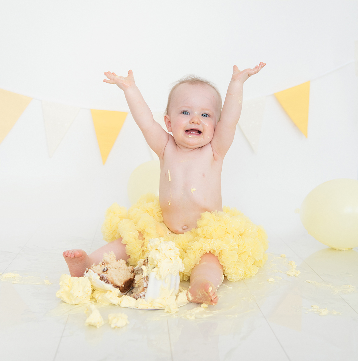 vinröd smash the cake fotografering bebis barn